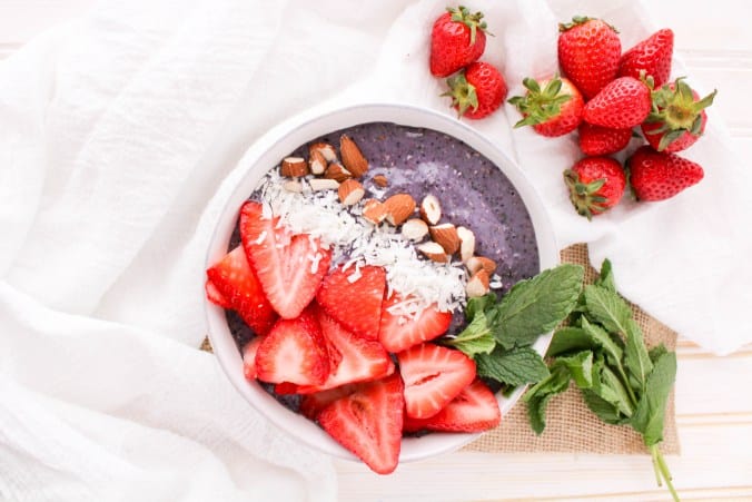 Mint Berry Smoothie Bowl