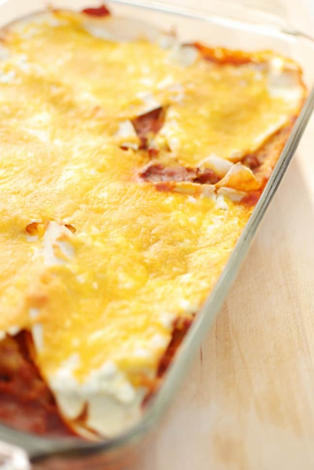 Texas lasagna is a southwestern style casserole recipe – flavors like chili powder and paprika are used to season the meat, corn tortillas take the place of lasagna noodles, and cheddar replaces mozzarella. This healthy version is under 500 calories per serving yet still tastes rich and indulgent!