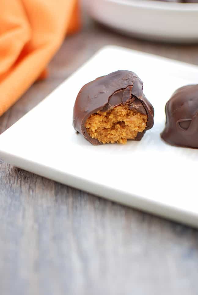 These no bake pumpkin truffles are perfect for a Thanksgiving dessert – or anytime this fall! You’ll only need 5 simple ingredients to make this dairy free recipe.