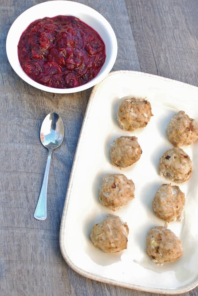 These chicken apple meatballs make a great healthy dinner to add to your meal plan! With less than 10 ingredients, you can create these delicious family friendly meatballs in about 30 minutes. They’re perfect topped with cranberry sauce and served alongside roasted veggies, or on top of a salad with sliced apples and dried cranberries.