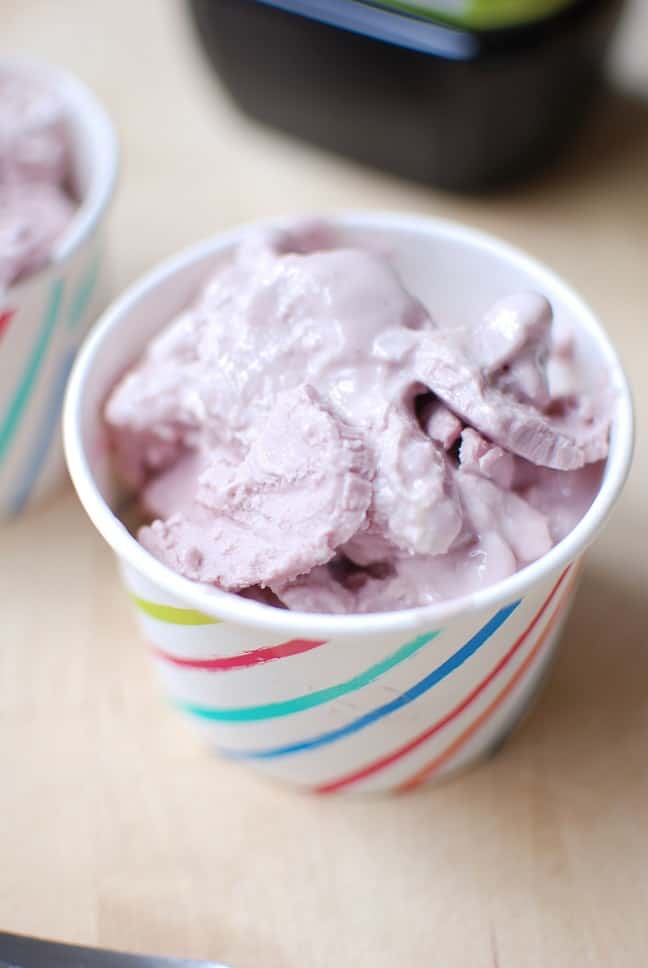 It’s healthy dessert time! This peanut butter and jelly homemade frozen yogurt is made with just 3 ingredients. It’s less than 200 calories, packed with 24 grams of protein, and is fun for the whole family when made “ice cream in a bag” style! 