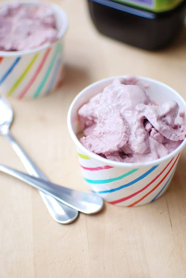 It’s healthy dessert time! This peanut butter and jelly homemade frozen yogurt is made with just 3 ingredients. It’s less than 200 calories, packed with 24 grams of protein, and is fun for the whole family when made “ice cream in a bag” style! 