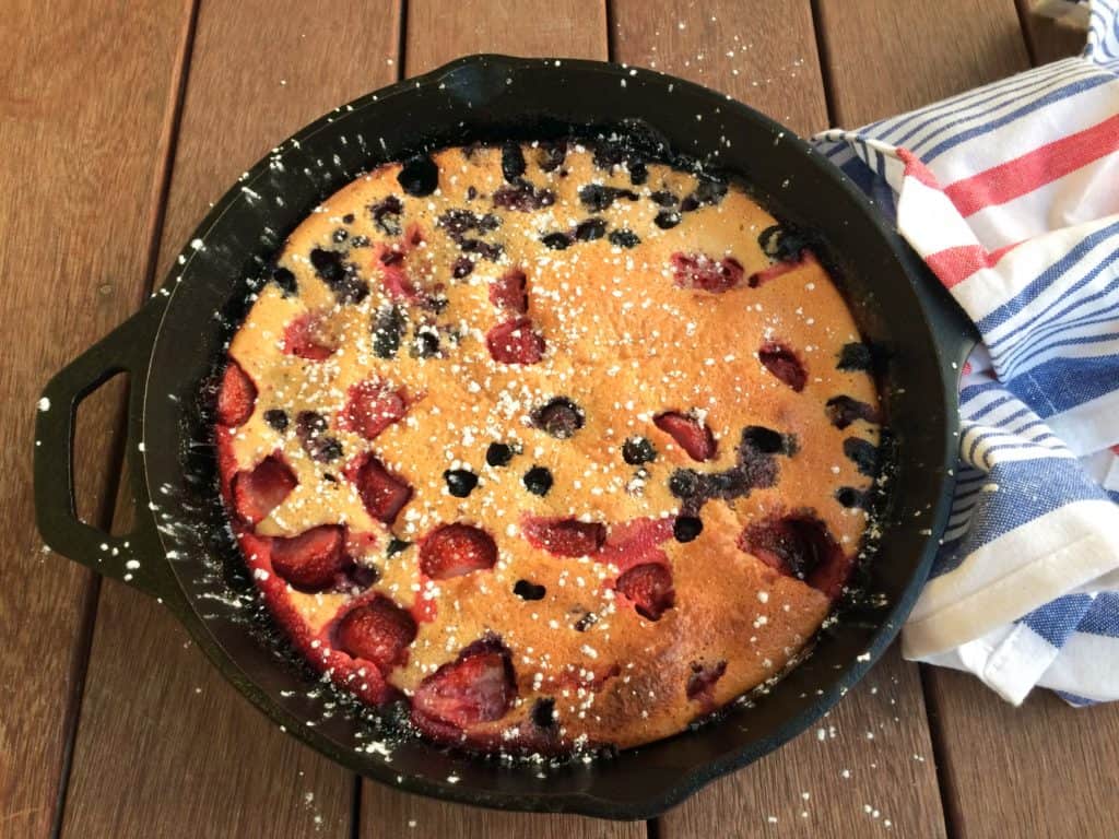 Healthy Berry Skillet Cake | Healthy Cast Iron Skillet Recipes for Dessert