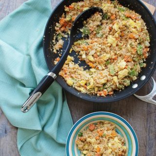 Cauliflower fried rice is a 30 minute meal that tastes like Chinese takeout – but in a healthier at home recipe! With less than 10 ingredients, you’ll have this low calorie, low carb dish. Enjoy a small portion for a side dish or a large portion for dinner! | Vegetarian | Dairy Free | Family Friendly