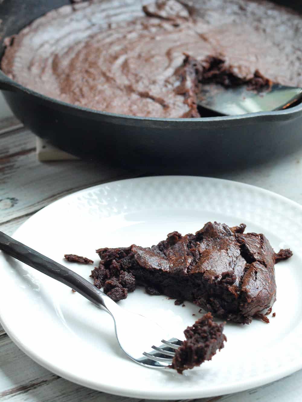 Chocolate Fudge Banana Cake | Healthy Cast Iron Skillet Recipes for Dessert