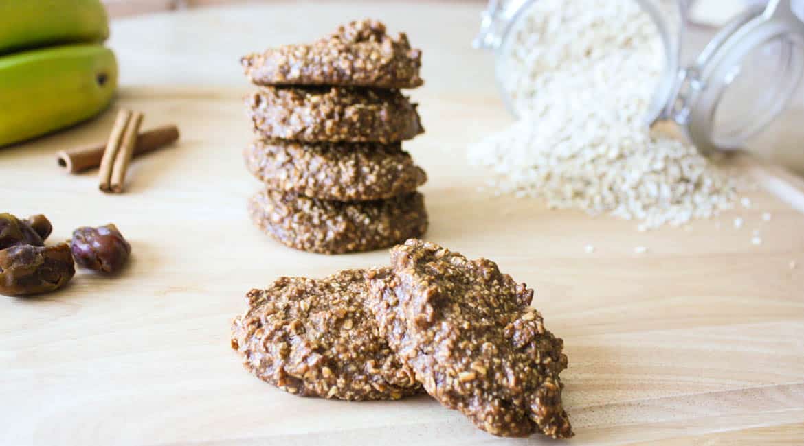 These banana date cookies are a perfect way to use up overripe bananas! | Healthy Snack | Overripe Banana Recipes | Ripe Banana Recipes | Healthy Banana Recipes