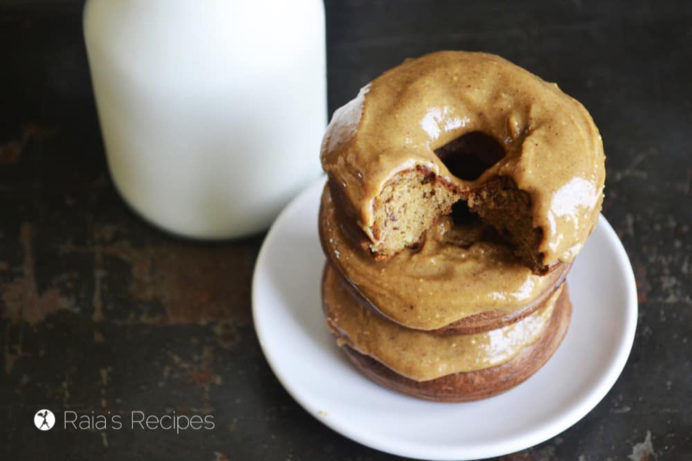 These banana nut butter donuts are a perfect way to use up overripe bananas! | Healthy Dessert | Overripe Banana Recipes | Ripe Banana Recipes | Healthy Banana Recipes