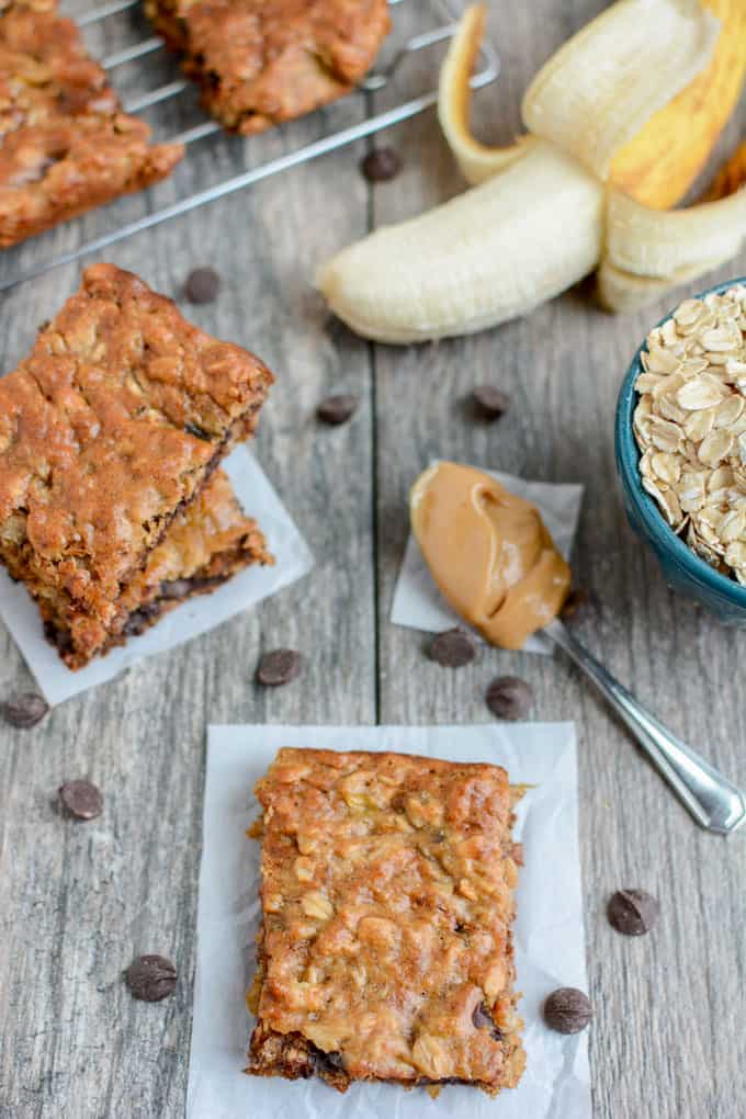 These banana oat bars are a perfect way to use up overripe bananas! | Healthy Dessert | Overripe Banana Recipes | Ripe Banana Recipes | Healthy Banana Recipes