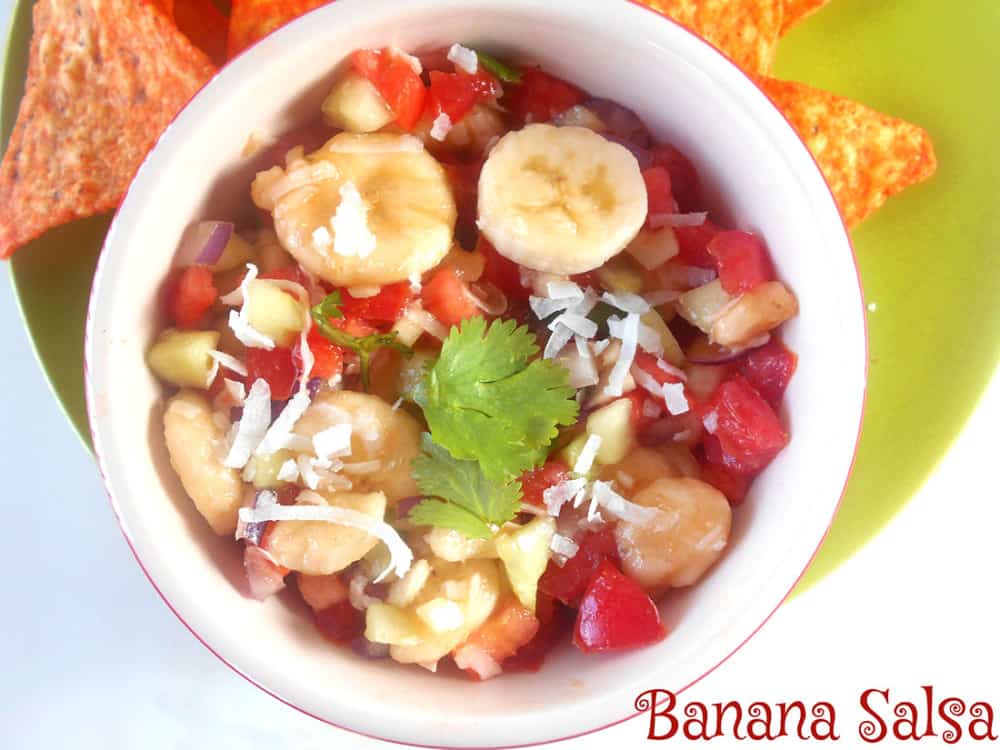 This quick banana salsa is a perfect way to use up overripe bananas! | Salsa Recipe | Overripe Banana Recipes | Ripe Banana Recipes | Healthy Banana Recipes