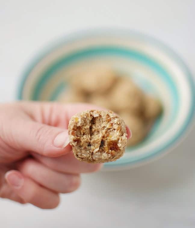 These hungarian cookie energy balls are a great sweet snack to enjoy any time of day! Just 100 calories each, vegan, and gluten free. They are also perfect for cyclists or ultra runners to make and use for long events! | Healthy Snacks | Healthy Snacks on the Go | Energy Bites | Energy Balls | Homemade Running Fuel