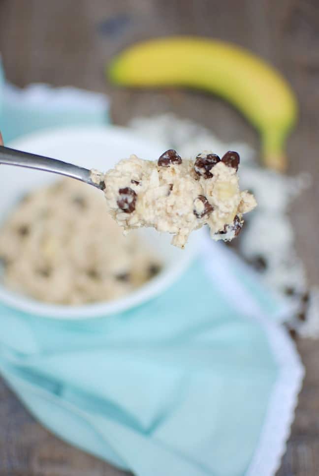 Healthy cookie dough oatmeal will rock your breakfast world! This gluten free recipe is primarily naturally sweetened with banana and yogurt – plus the indulgent addition of a few chocolate chips and shredded coconut.