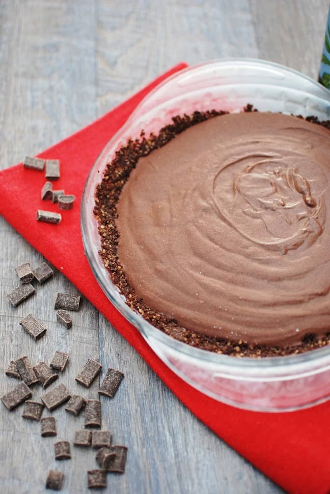 This no bake vegan chocolate pie is one of the yummiest desserts out there! This better-for-you option tastes incredibly rich and decadent, yet clocks in at just 250 calories per slice. Plus it’s vegan and gluten free!