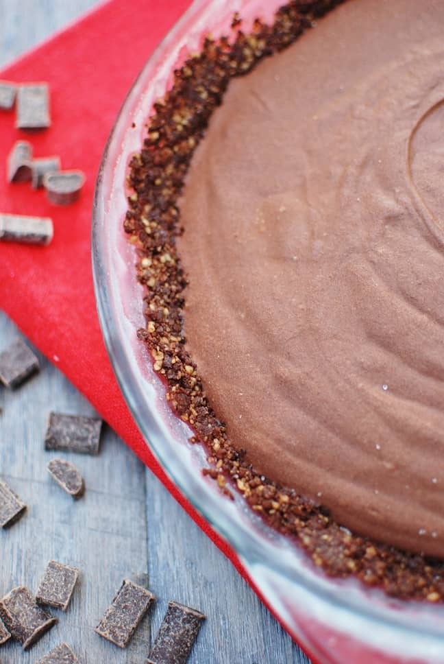 This no bake vegan chocolate pie is one of the yummiest desserts out there! This better-for-you option tastes incredibly rich and decadent, yet clocks in at just 250 calories per slice. Plus it’s vegan and gluten free!