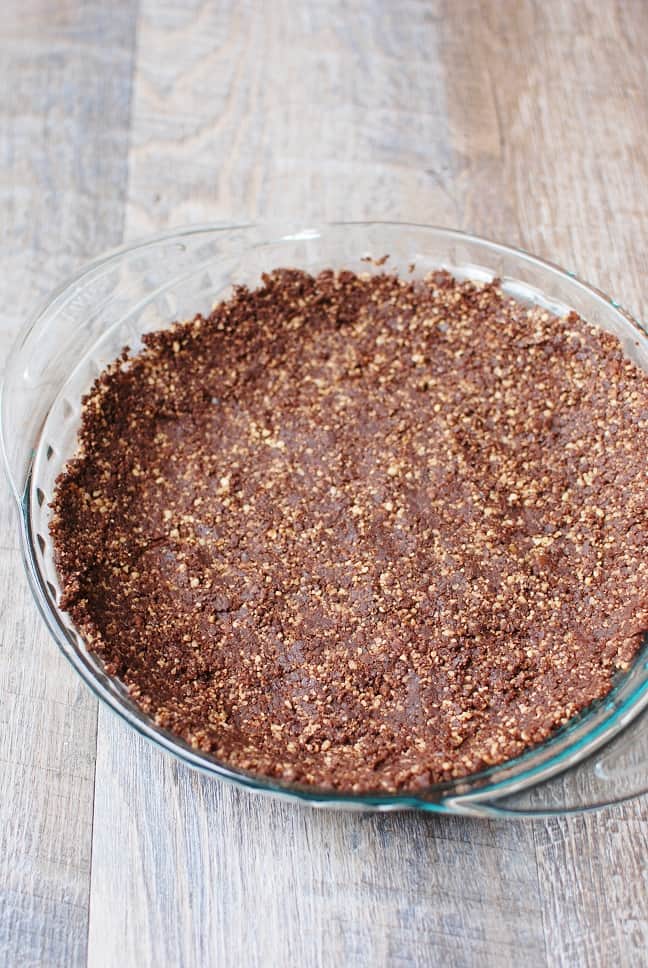 Whip up your next no-bake pie with this healthy pie crust recipe! Made using just 3 ingredients – walnuts, dates, and cocoa powder – so it’s gluten free and vegan too. 