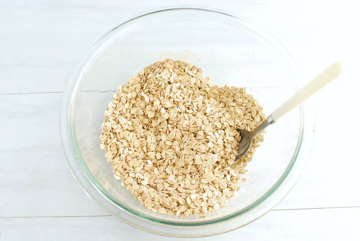 Oats and baking powder mixed together in a mixing bowl.