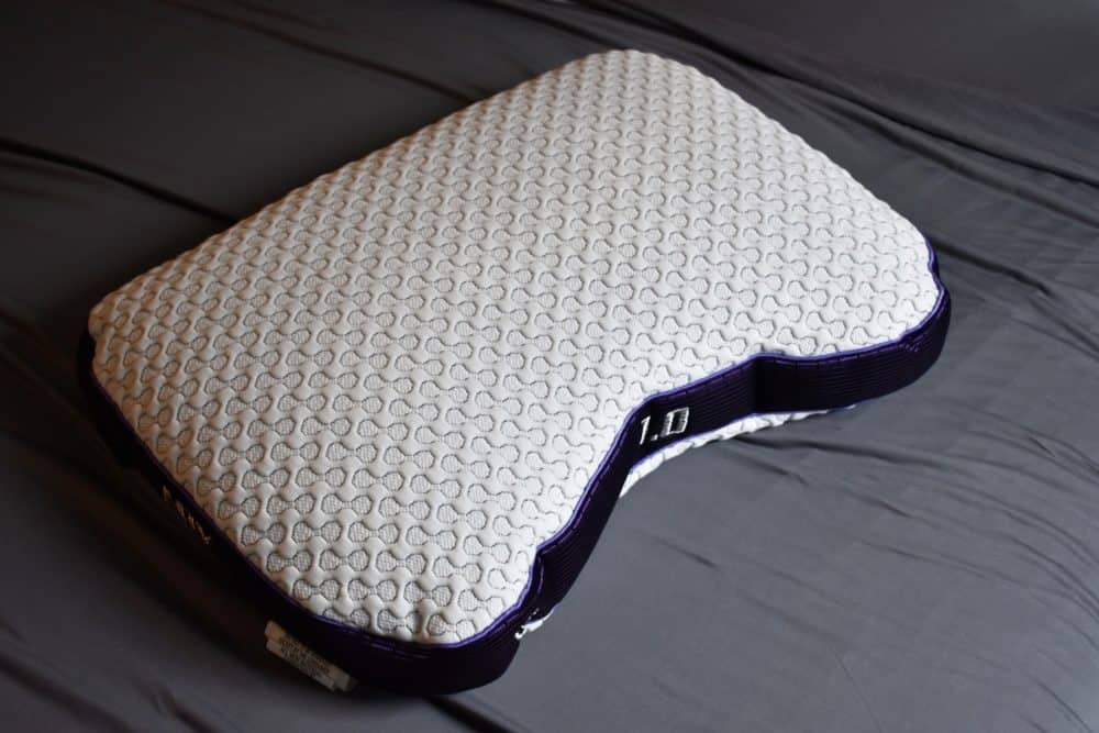 white bedgear pillow to help athletes sleep better