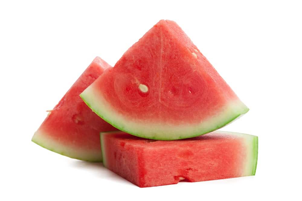 Scheibe von Wassermelone auf weißem Hintergrund