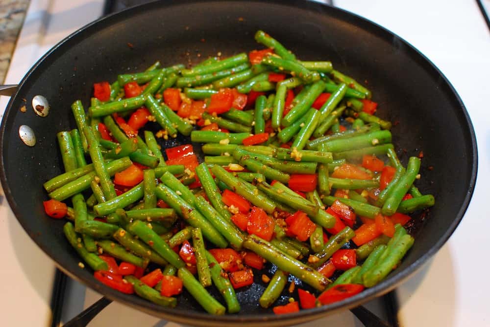 Green beans and red pepper in a skillet.