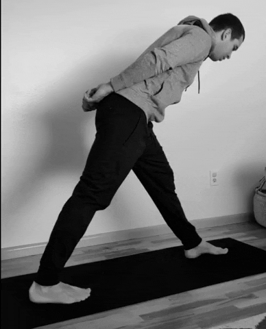 A man doing an alternating triangle pose and lunge.