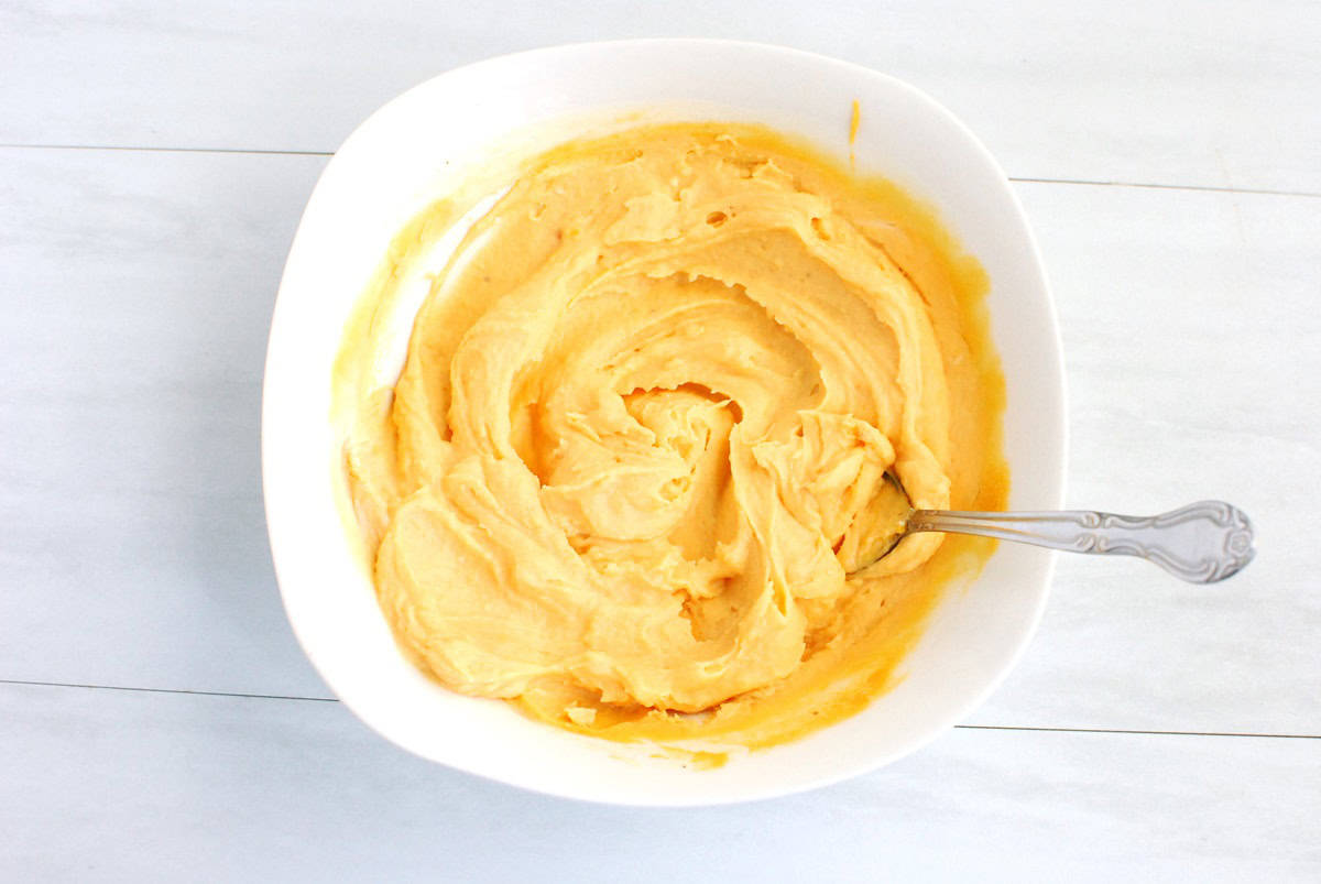 Sweetpotato, melted white chocolate, and vanilla greek yogurt mixed together in a bowl to make frosting.