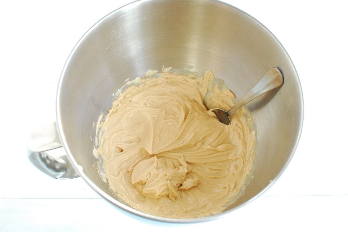 Peanut butter yogurt frosting in a bowl.