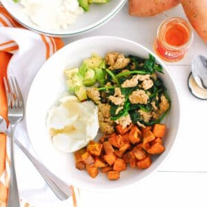 A sweetpotato ricotta breakfast bowl with ground chicken, spinach, and avocado.