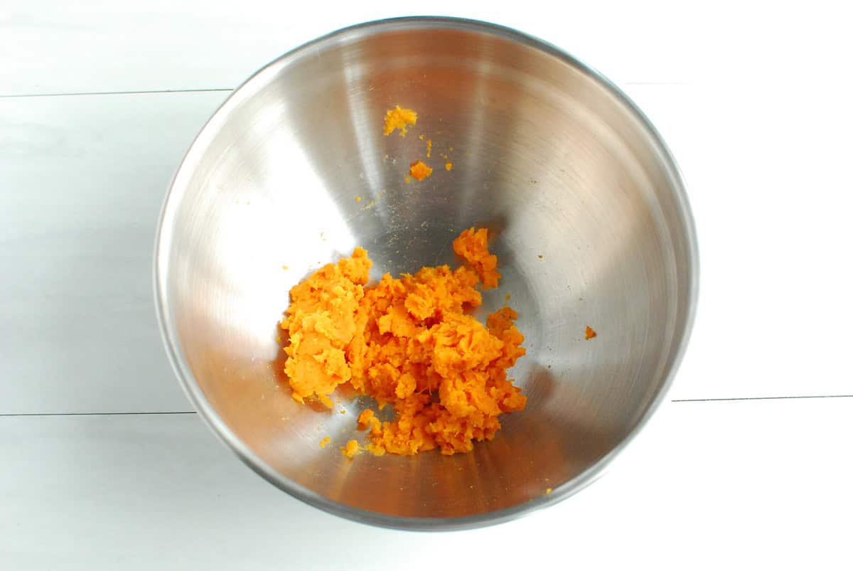 Cooked sweetpotato mashed in a bowl.
